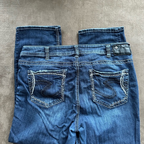 Silver brand capri jeans! great condition - Picture 4 of 5